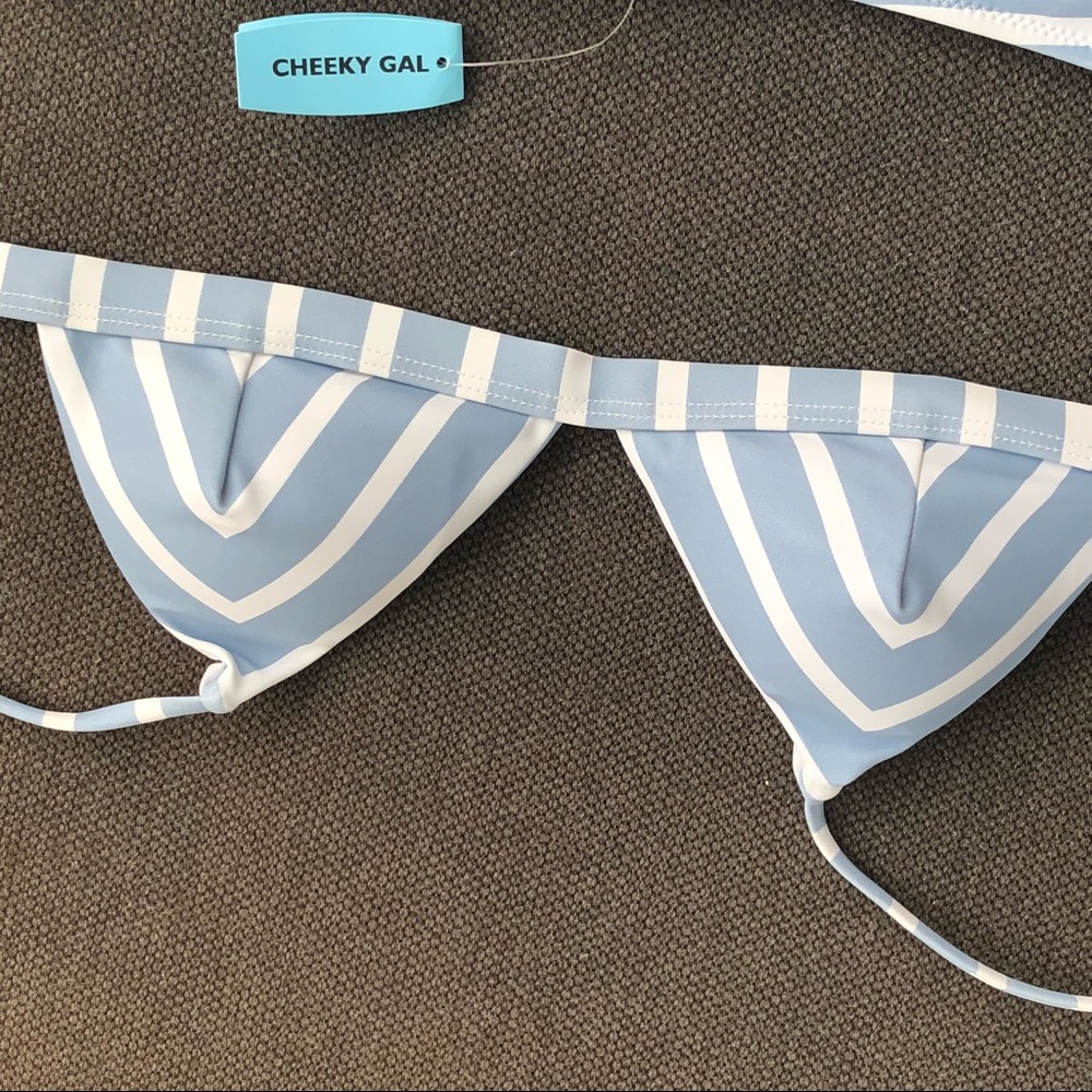 Stripped bikini - Picture 3 of 4